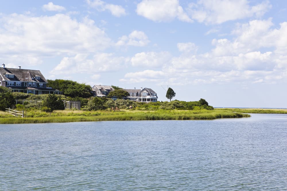 Cape cod: new england houses